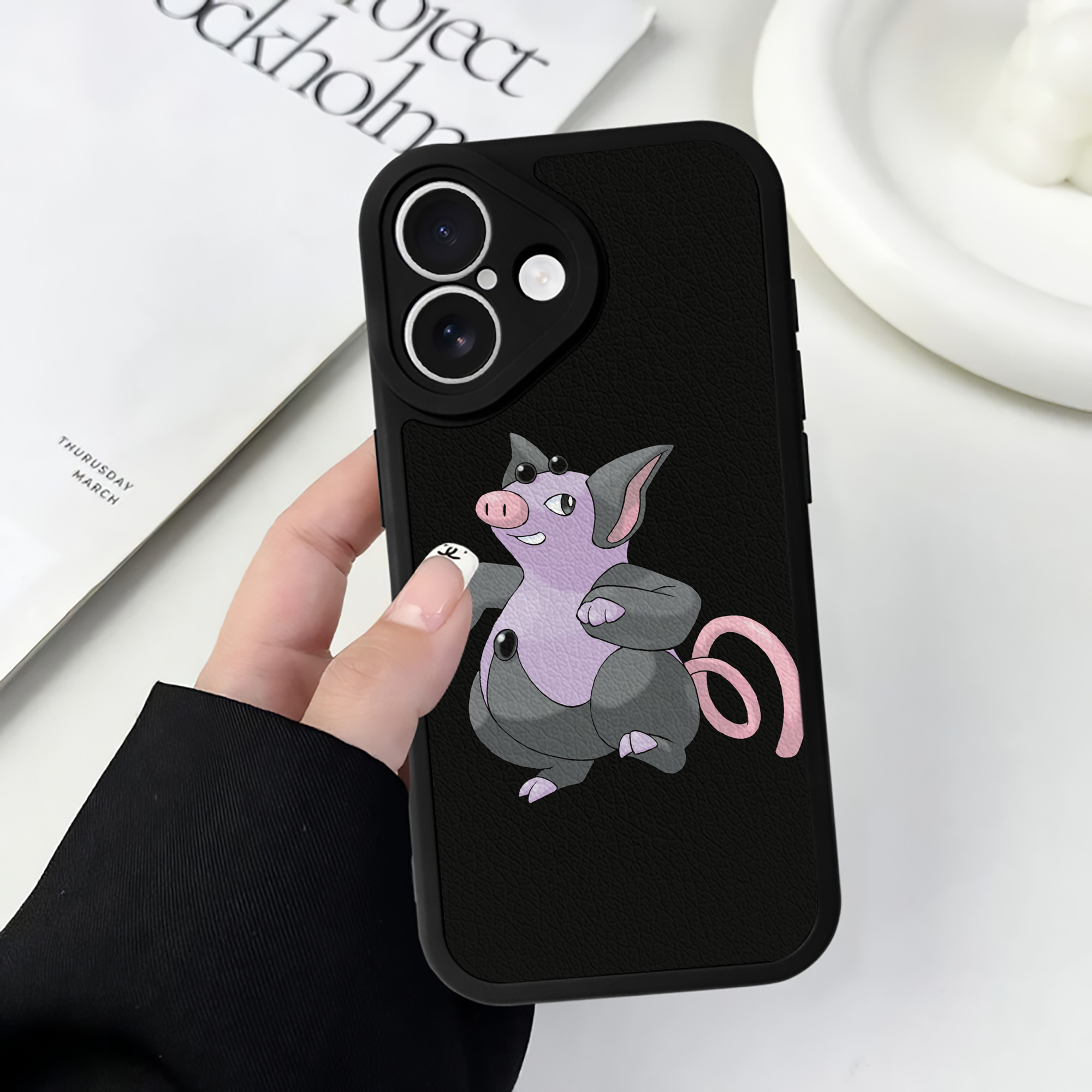 （画像用） ポケットモンスター Pokémon 【iPhone 16シリーズ対応】シリコンスマホケース（レザー調） 材質：シリコン